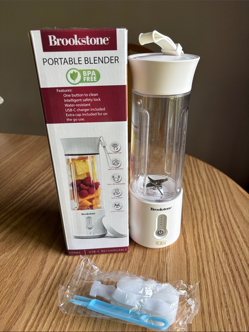 Brookstone White & Clear Portable USB-C Rechargeable Personal Blender